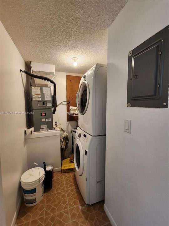 Active With Contract: $1,850 (2 beds, 2 baths, 1068 Square Feet)
