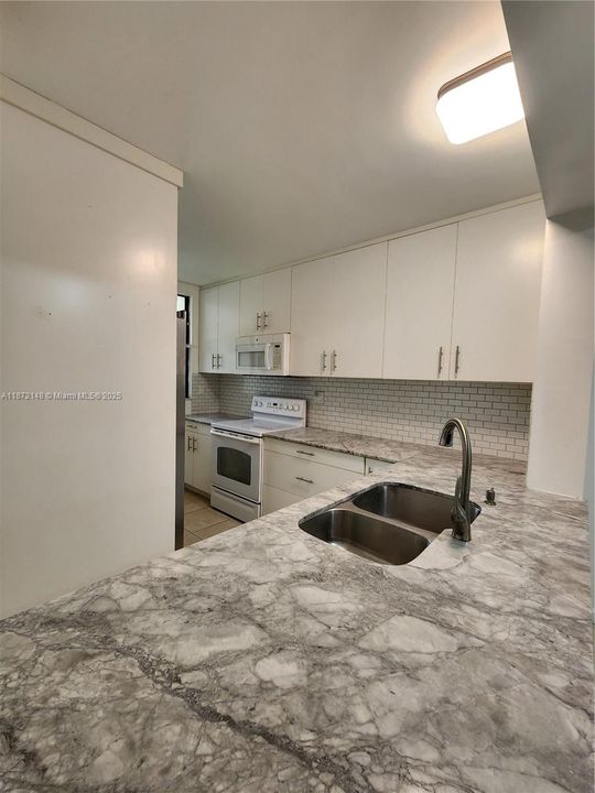 Active With Contract: $1,850 (2 beds, 2 baths, 1068 Square Feet)