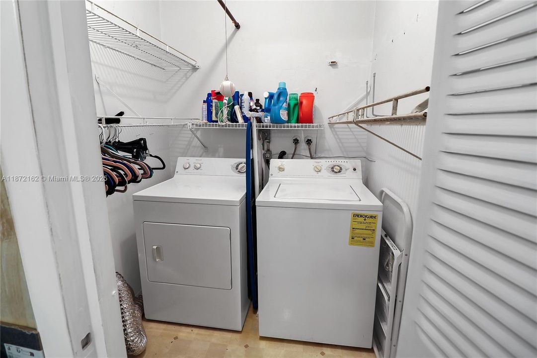 На продажу: $74,900 (1 спален, 1 ванн, 760 Квадратных фут)