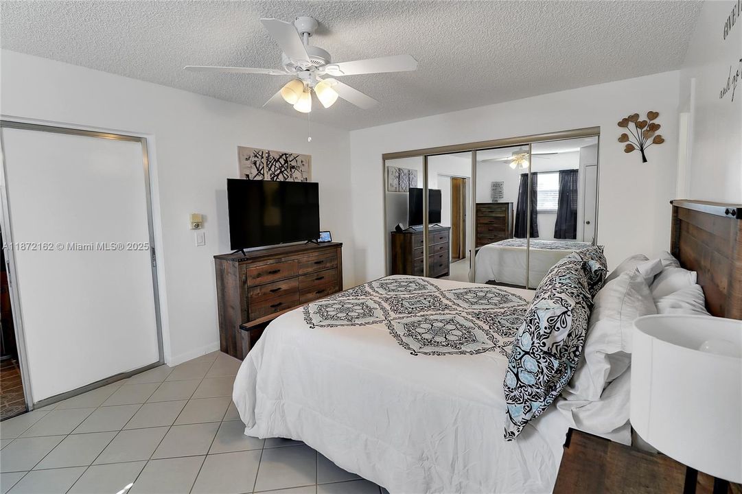 На продажу: $74,900 (1 спален, 1 ванн, 760 Квадратных фут)