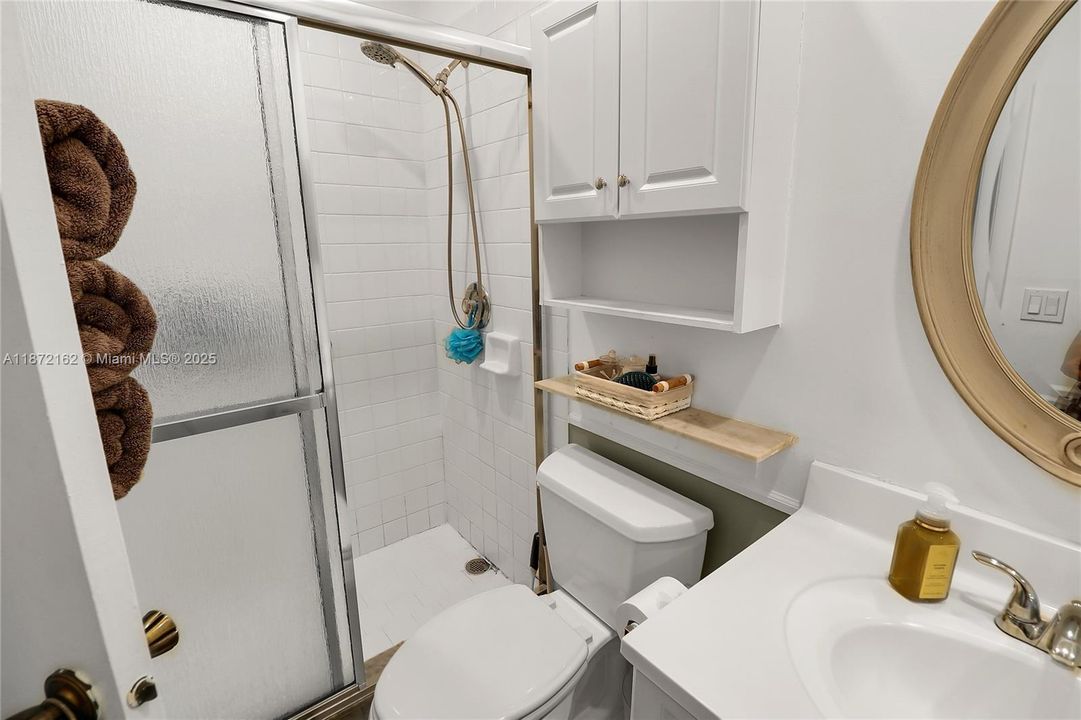 На продажу: $74,900 (1 спален, 1 ванн, 760 Квадратных фут)