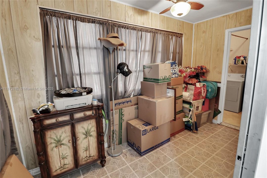 На продажу: $74,900 (1 спален, 1 ванн, 760 Квадратных фут)