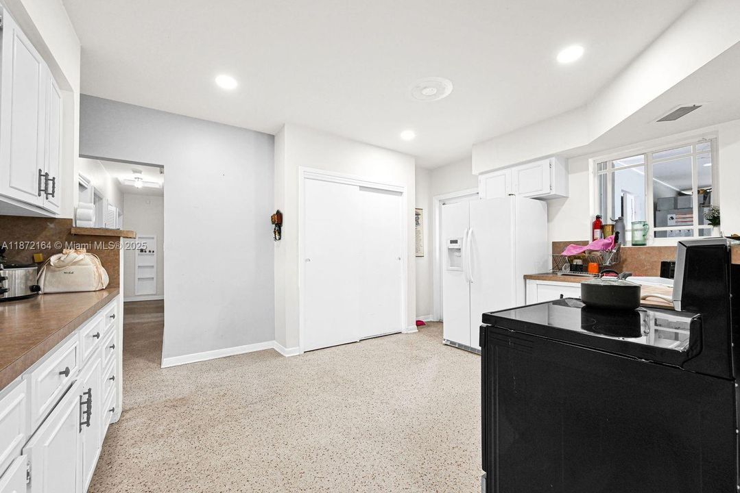 Recently Sold: $1,190,000 (3 beds, 2 baths, 1550 Square Feet)