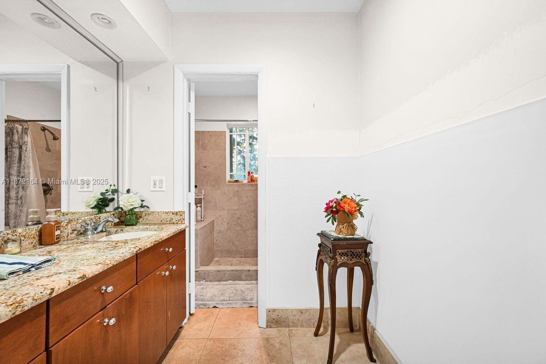 Recently Sold: $1,190,000 (3 beds, 2 baths, 1550 Square Feet)