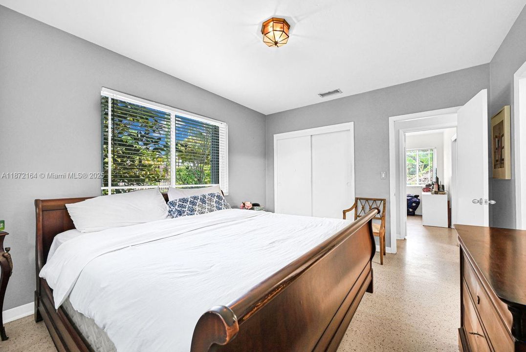 Recently Sold: $1,190,000 (3 beds, 2 baths, 1550 Square Feet)