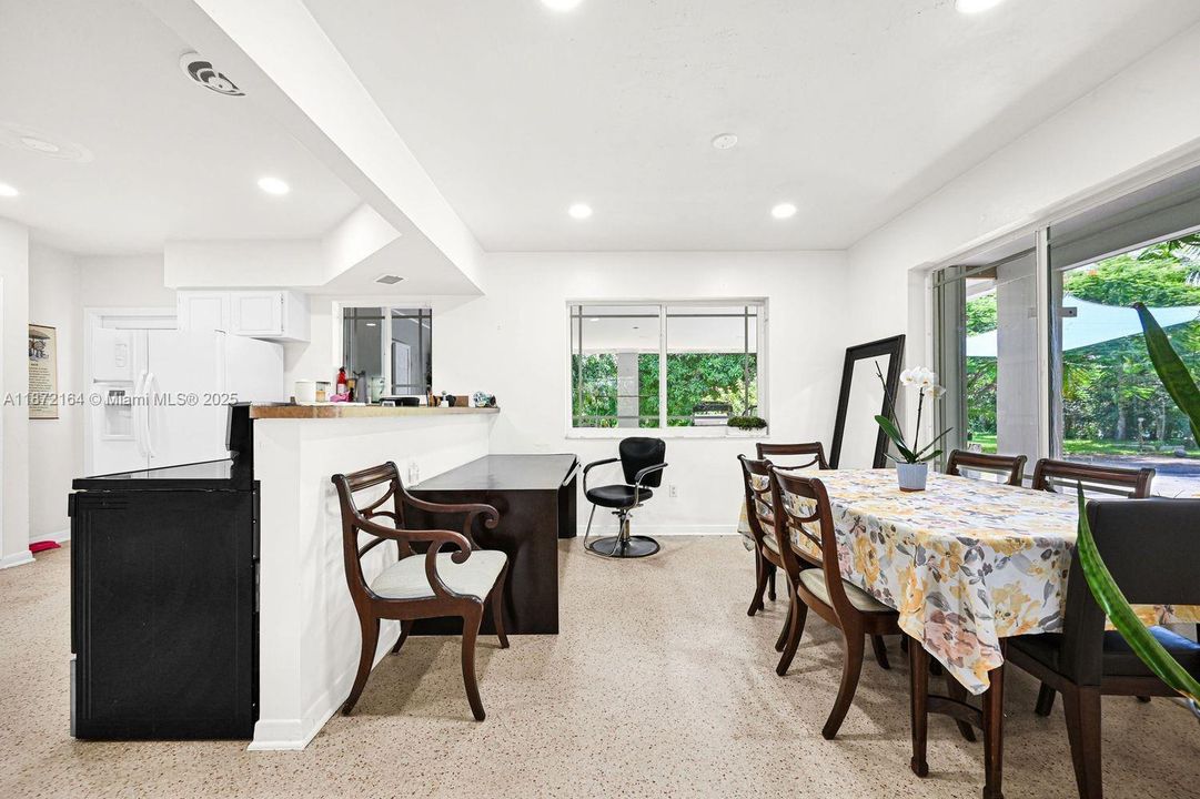 Recently Sold: $1,190,000 (3 beds, 2 baths, 1550 Square Feet)