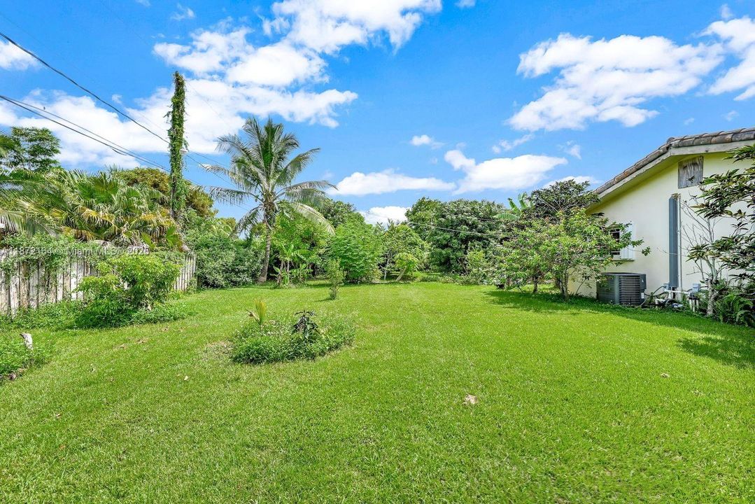 Recently Sold: $1,190,000 (3 beds, 2 baths, 1550 Square Feet)