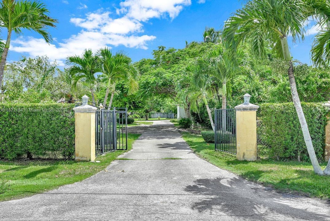 Recently Sold: $1,190,000 (3 beds, 2 baths, 1550 Square Feet)