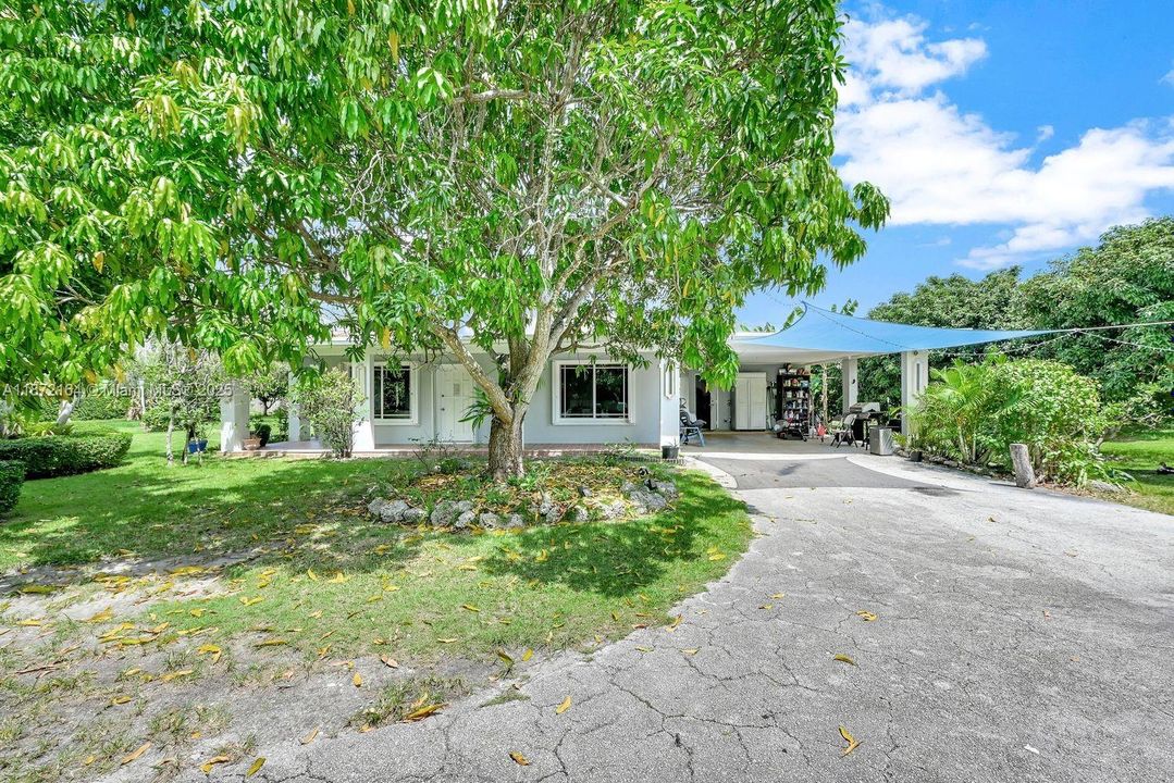 Recently Sold: $1,190,000 (3 beds, 2 baths, 1550 Square Feet)