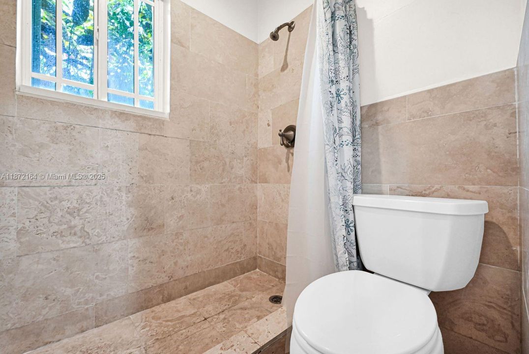 Recently Sold: $1,190,000 (3 beds, 2 baths, 1550 Square Feet)