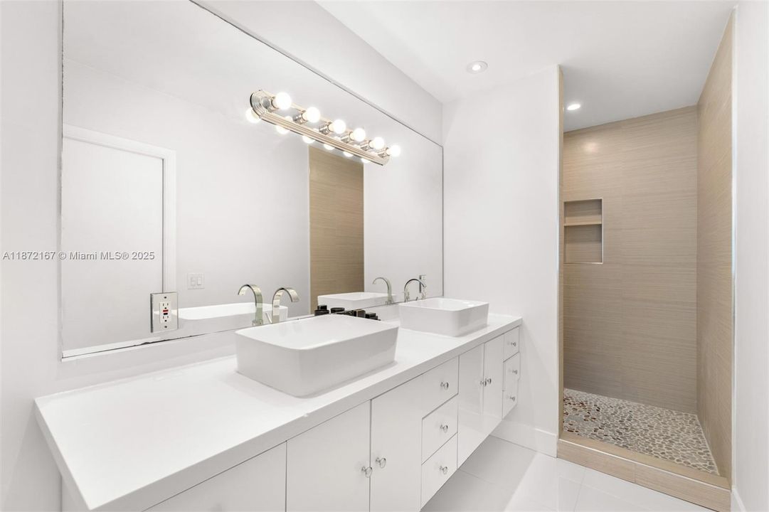 Active With Contract: $2,500,000 (4 beds, 3 baths, 2916 Square Feet)