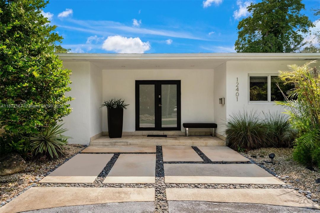 Active With Contract: $2,500,000 (4 beds, 3 baths, 2916 Square Feet)