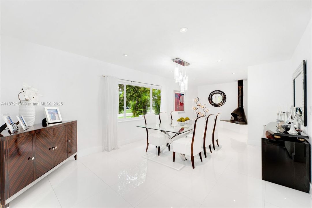 Active With Contract: $2,500,000 (4 beds, 3 baths, 2916 Square Feet)