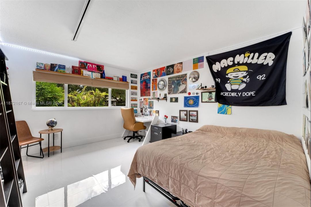 Active With Contract: $2,500,000 (4 beds, 3 baths, 2916 Square Feet)