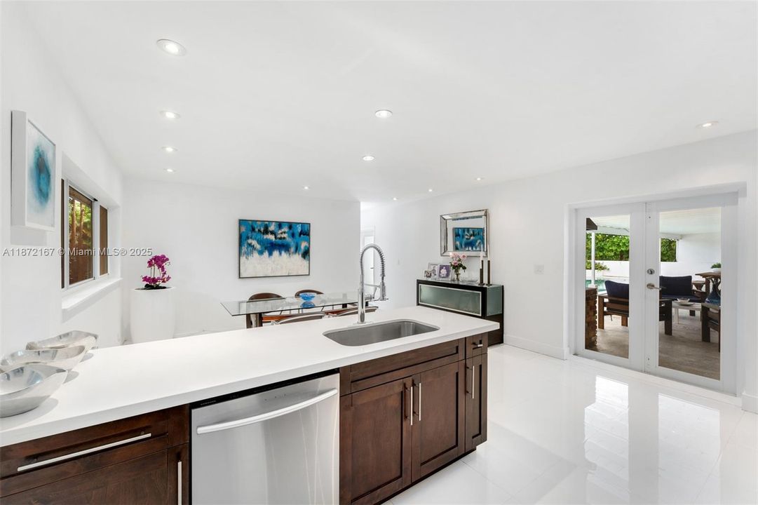 Active With Contract: $2,500,000 (4 beds, 3 baths, 2916 Square Feet)