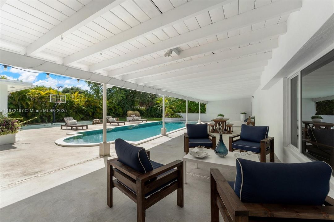 Active With Contract: $2,500,000 (4 beds, 3 baths, 2916 Square Feet)