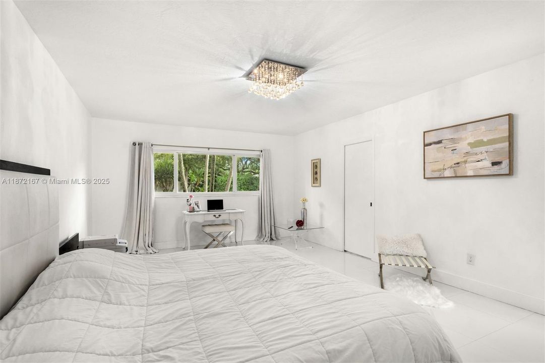 Active With Contract: $2,500,000 (4 beds, 3 baths, 2916 Square Feet)