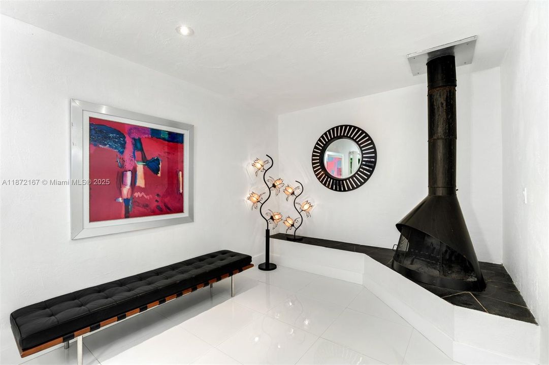 Active With Contract: $2,500,000 (4 beds, 3 baths, 2916 Square Feet)