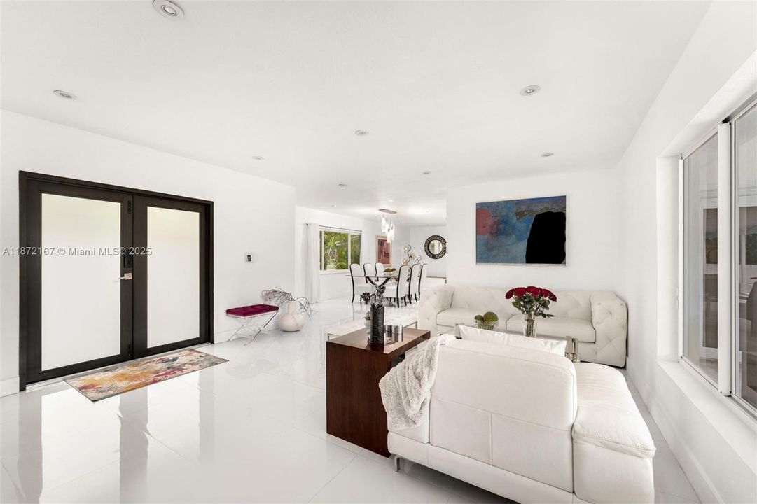 Active With Contract: $2,500,000 (4 beds, 3 baths, 2916 Square Feet)