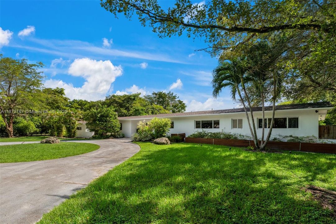 Active With Contract: $2,500,000 (4 beds, 3 baths, 2916 Square Feet)