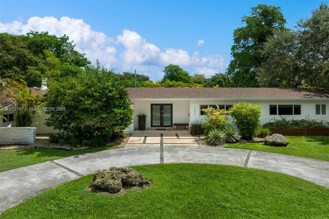 Active With Contract: $2,500,000 (4 beds, 3 baths, 2916 Square Feet)