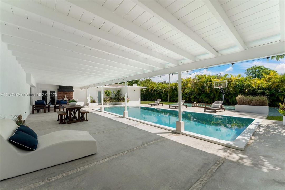 Active With Contract: $2,500,000 (4 beds, 3 baths, 2916 Square Feet)