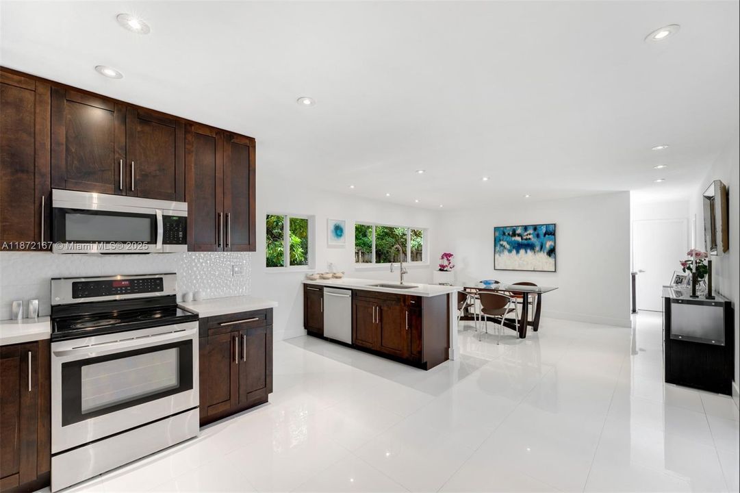 Active With Contract: $2,500,000 (4 beds, 3 baths, 2916 Square Feet)