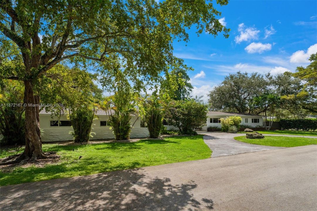 Active With Contract: $2,500,000 (4 beds, 3 baths, 2916 Square Feet)