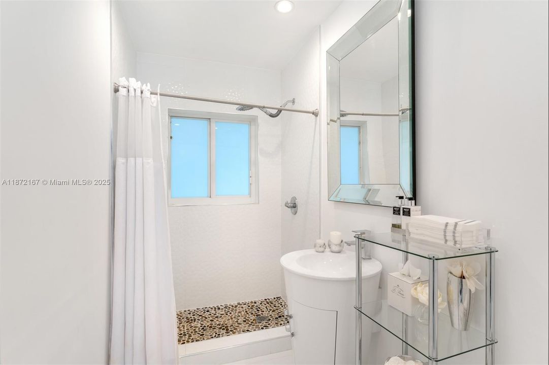 Active With Contract: $2,500,000 (4 beds, 3 baths, 2916 Square Feet)