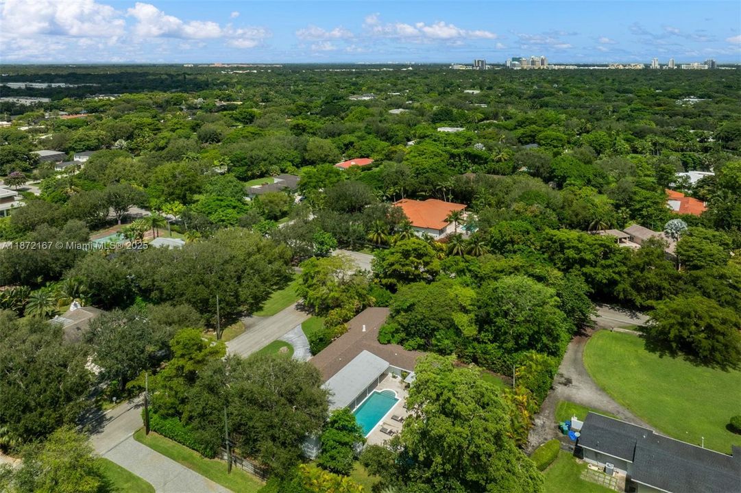 Active With Contract: $2,500,000 (4 beds, 3 baths, 2916 Square Feet)