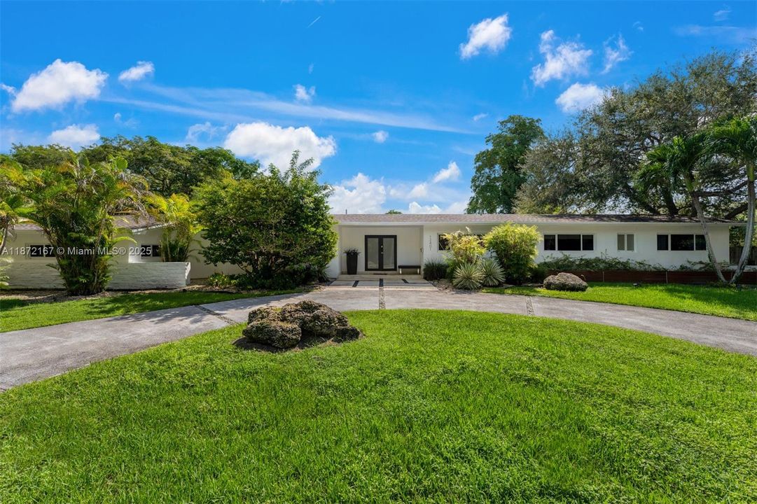 Active With Contract: $2,500,000 (4 beds, 3 baths, 2916 Square Feet)