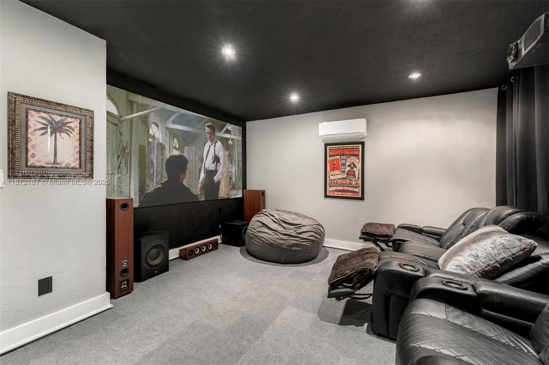 Active With Contract: $2,500,000 (4 beds, 3 baths, 2916 Square Feet)