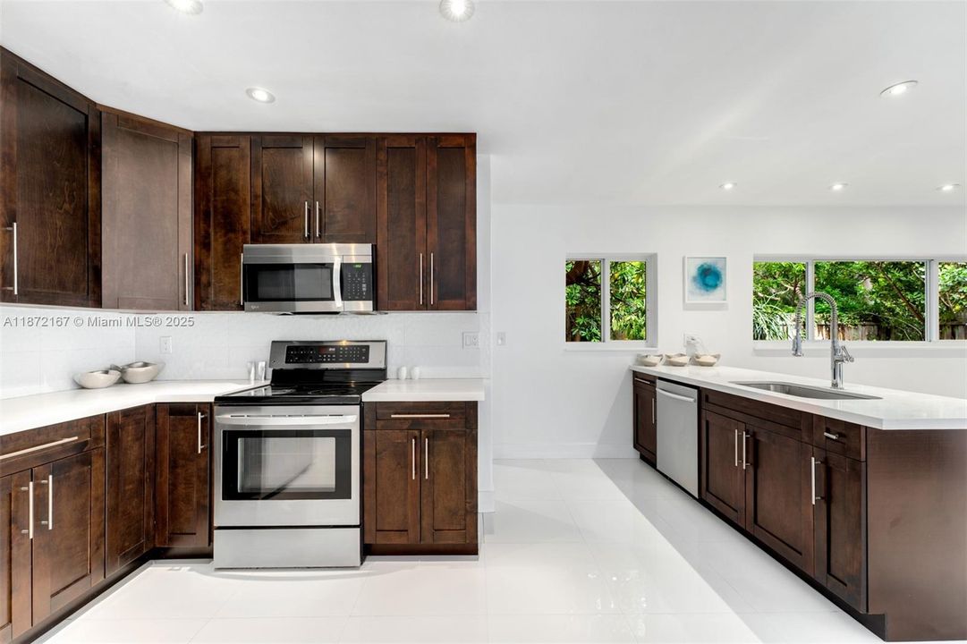 Active With Contract: $2,500,000 (4 beds, 3 baths, 2916 Square Feet)