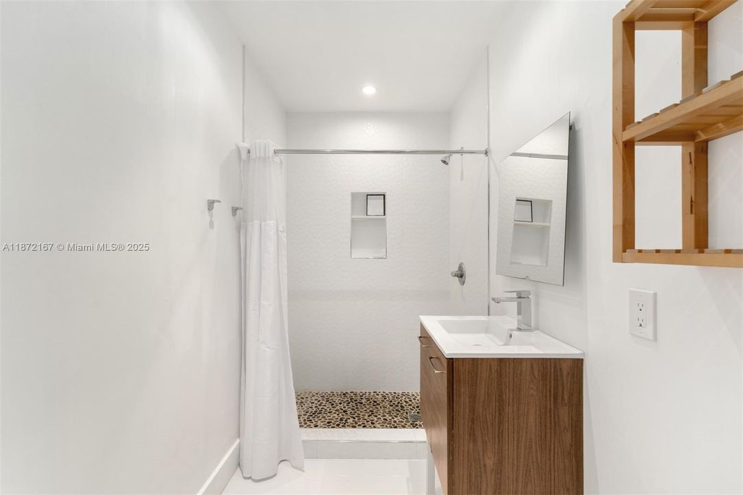 Active With Contract: $2,500,000 (4 beds, 3 baths, 2916 Square Feet)