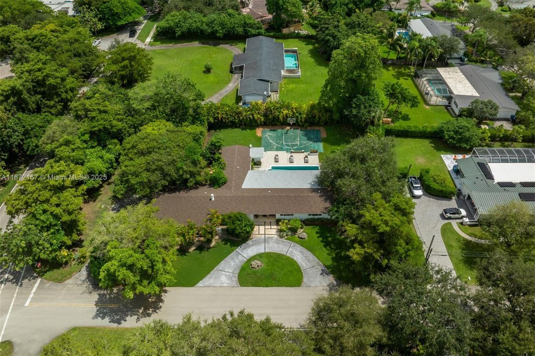 Active With Contract: $2,500,000 (4 beds, 3 baths, 2916 Square Feet)