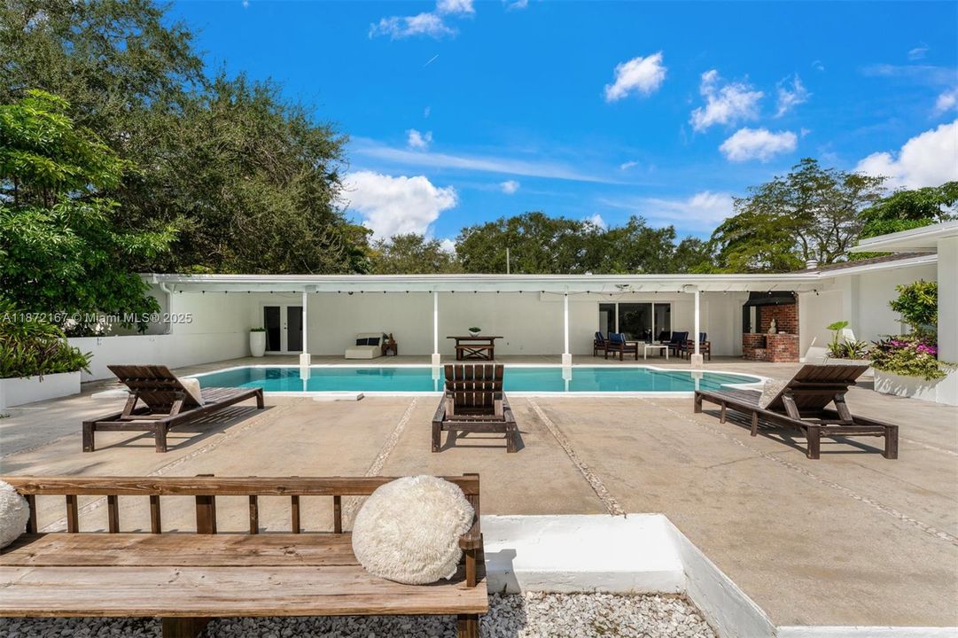 Active With Contract: $2,500,000 (4 beds, 3 baths, 2916 Square Feet)