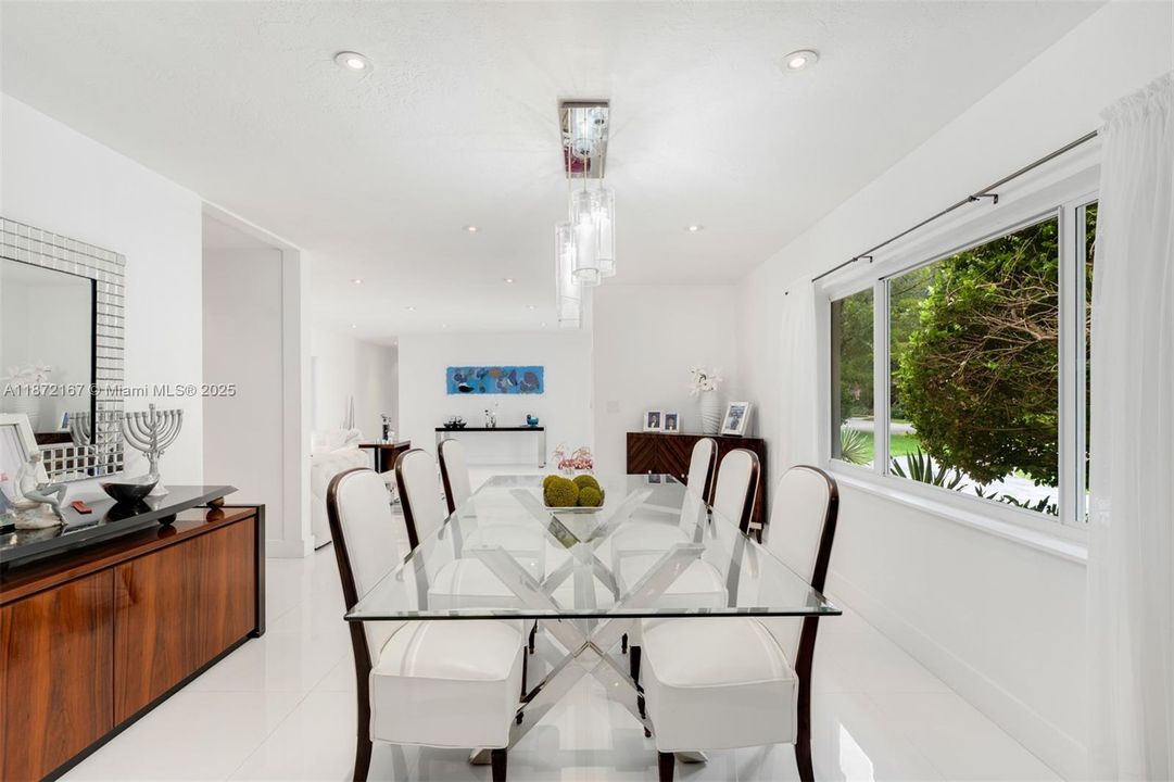 Active With Contract: $2,500,000 (4 beds, 3 baths, 2916 Square Feet)