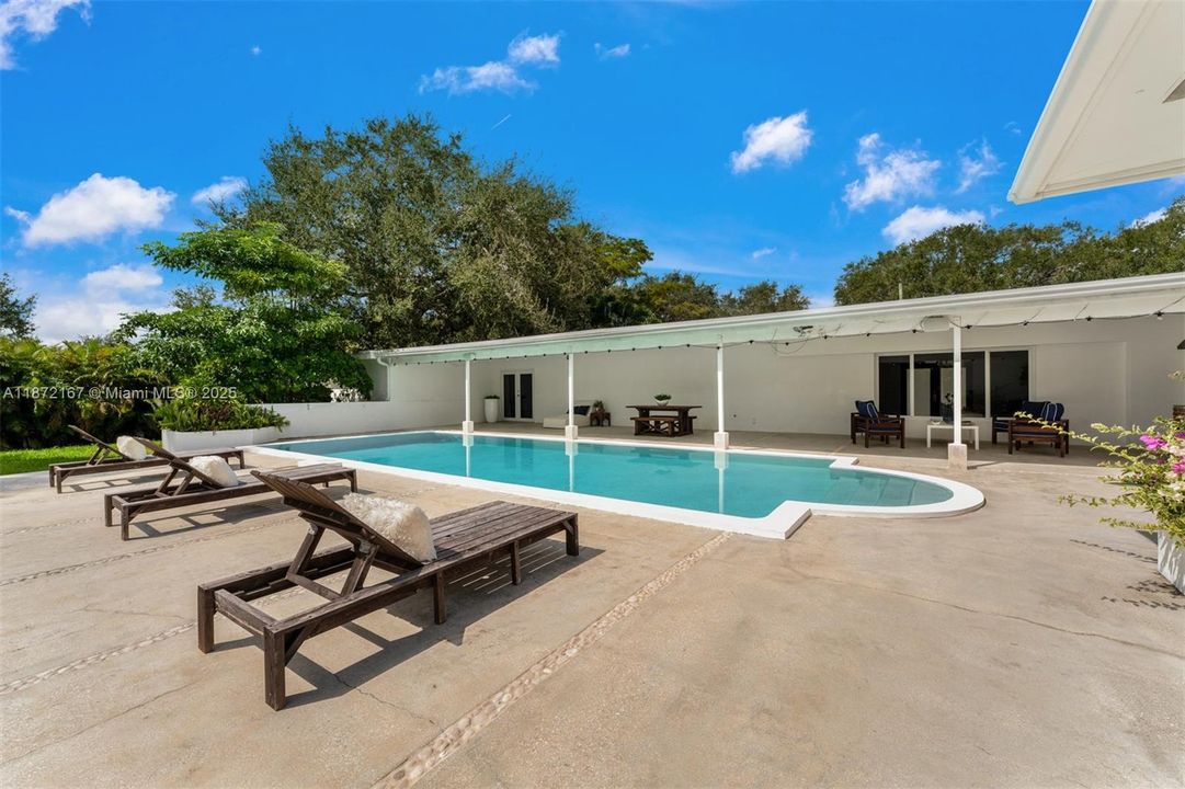 Active With Contract: $2,500,000 (4 beds, 3 baths, 2916 Square Feet)