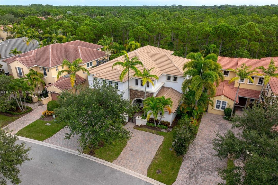 Recently Sold: $2,290,000 (5 beds, 4 baths, 4224 Square Feet)