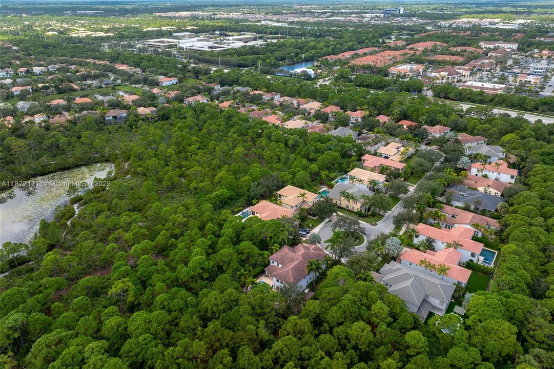 Recently Sold: $2,290,000 (5 beds, 4 baths, 4224 Square Feet)