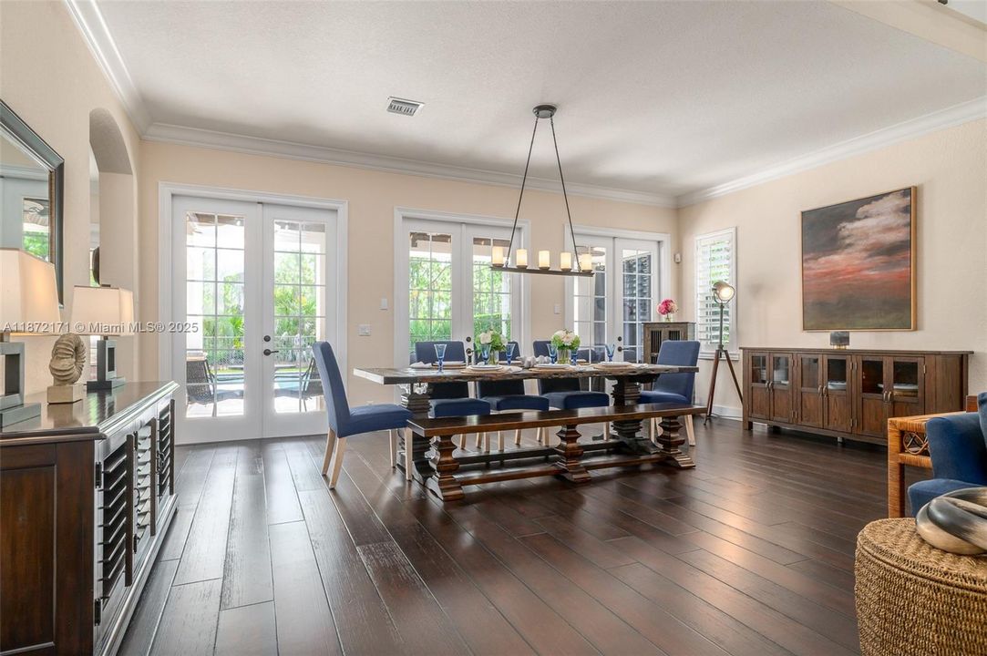 Recently Sold: $2,290,000 (5 beds, 4 baths, 4224 Square Feet)