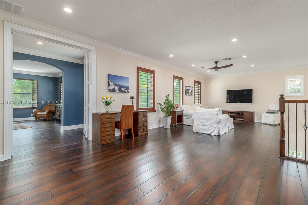 Recently Sold: $2,290,000 (5 beds, 4 baths, 4224 Square Feet)