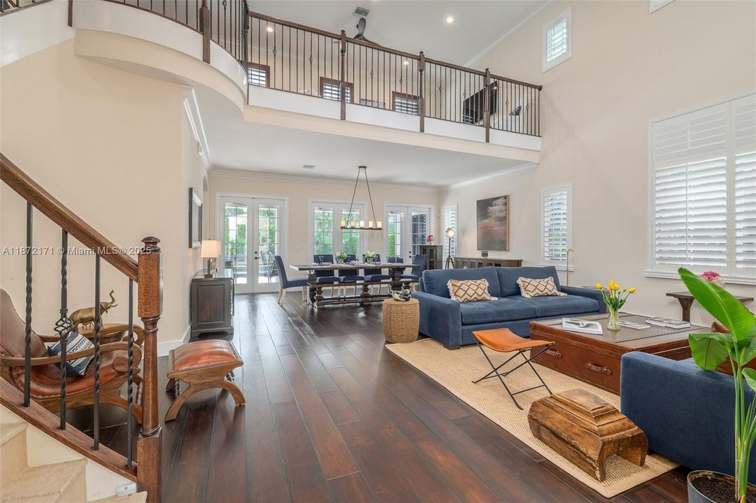 Recently Sold: $2,290,000 (5 beds, 4 baths, 4224 Square Feet)