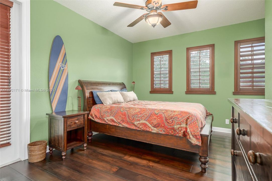 Recently Sold: $2,290,000 (5 beds, 4 baths, 4224 Square Feet)