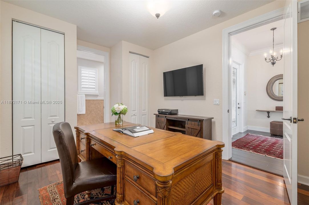 Recently Sold: $2,290,000 (5 beds, 4 baths, 4224 Square Feet)