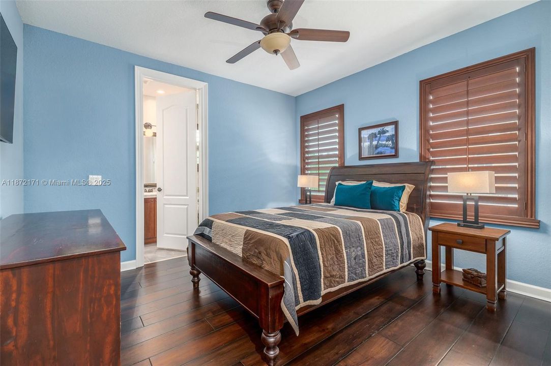 Recently Sold: $2,290,000 (5 beds, 4 baths, 4224 Square Feet)