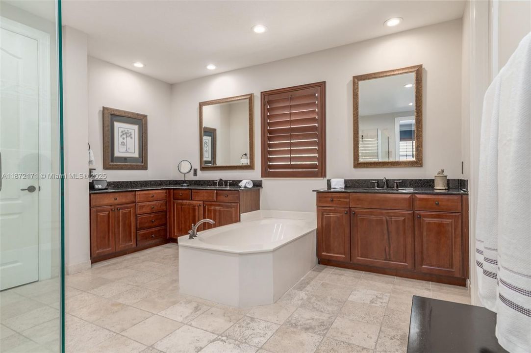 Recently Sold: $2,290,000 (5 beds, 4 baths, 4224 Square Feet)