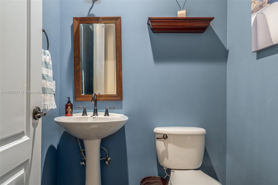 Recently Sold: $2,290,000 (5 beds, 4 baths, 4224 Square Feet)