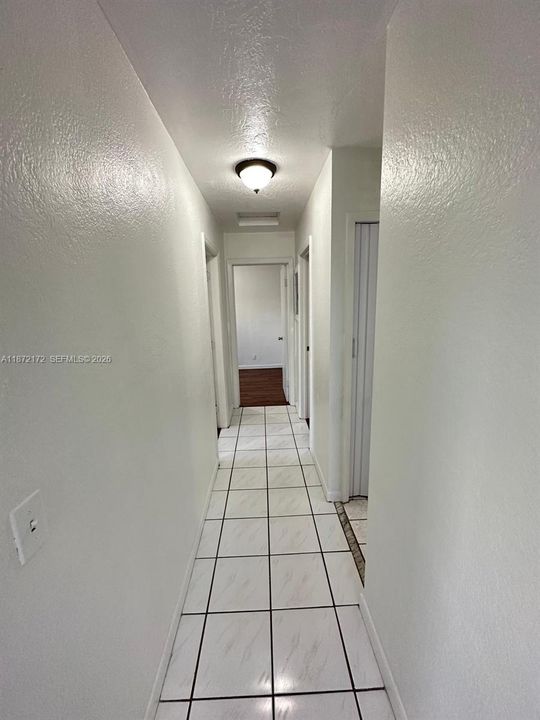 Activo con contrato: $300,000 (3 camas, 1 baños, 864 Pies cuadrados)