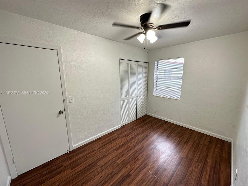 Activo con contrato: $300,000 (3 camas, 1 baños, 864 Pies cuadrados)